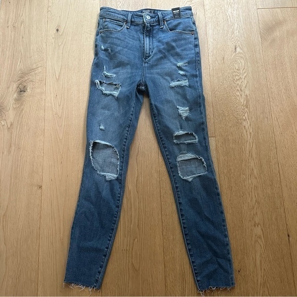 NWT ABERCROMBIE & FITCH SIMONE HIGH RISE SUPER SKINNY  RIPPED JEANS - 27 - Picture 1 of 11